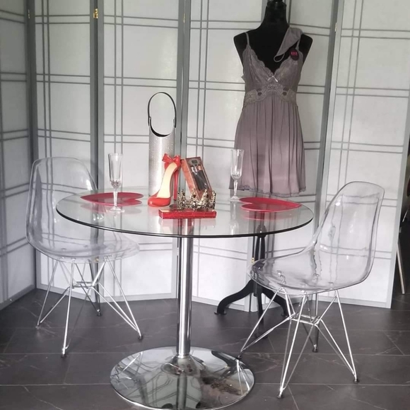 My Home Poshmark Staging Room - Picture 7 of 13